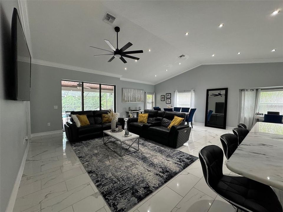 Active With Contract: $529,900 (3 beds, 2 baths, 1814 Square Feet)