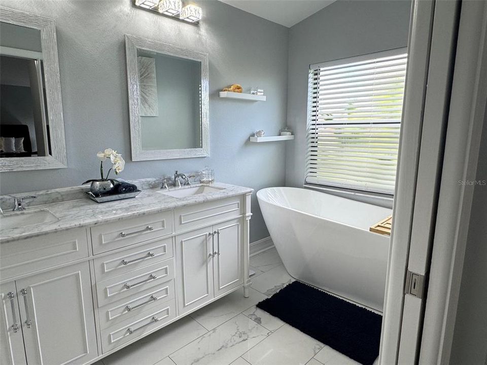 Active With Contract: $529,900 (3 beds, 2 baths, 1814 Square Feet)