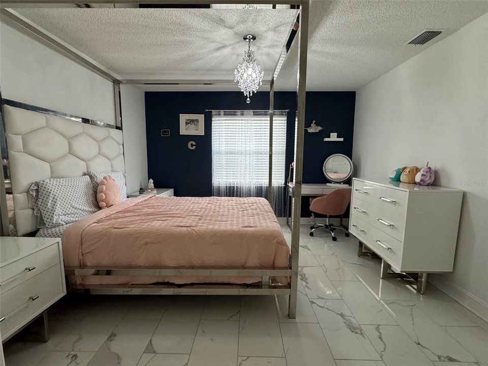 Active With Contract: $529,900 (3 beds, 2 baths, 1814 Square Feet)