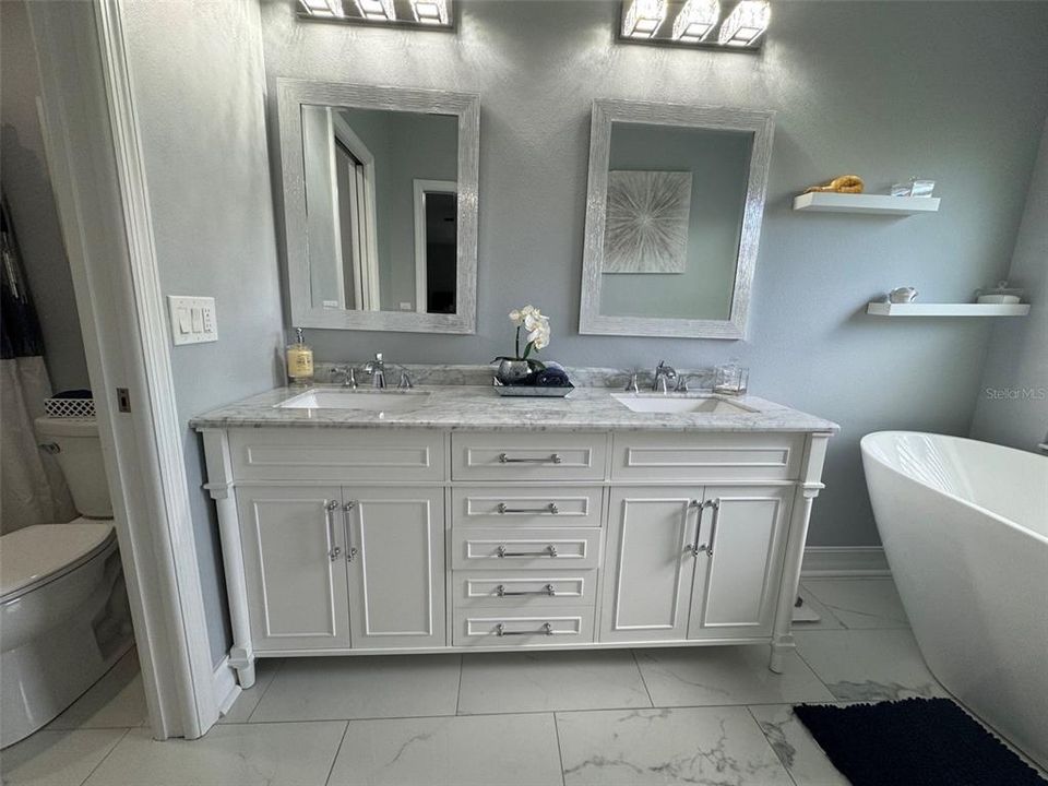 Active With Contract: $529,900 (3 beds, 2 baths, 1814 Square Feet)