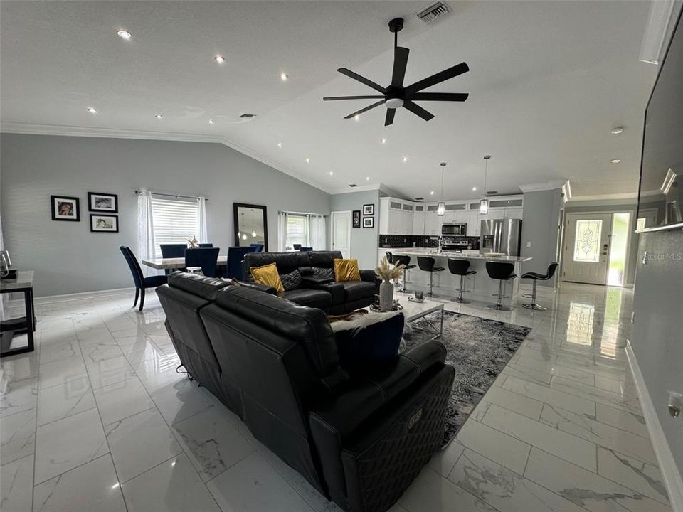 Active With Contract: $529,900 (3 beds, 2 baths, 1814 Square Feet)