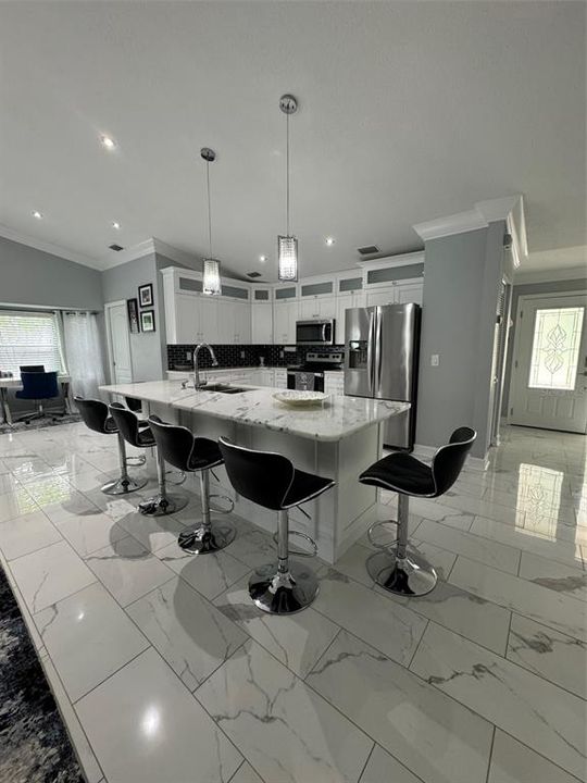 Active With Contract: $529,900 (3 beds, 2 baths, 1814 Square Feet)