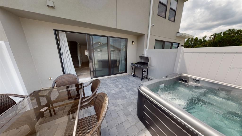 Active With Contract: $2,300 (3 beds, 2 baths, 1591 Square Feet)