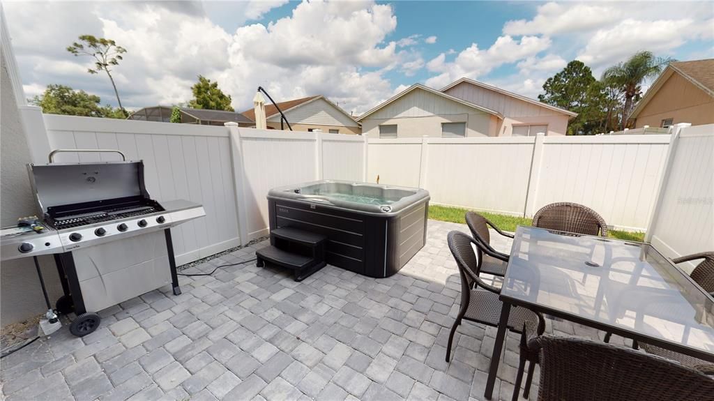 Active With Contract: $2,300 (3 beds, 2 baths, 1591 Square Feet)