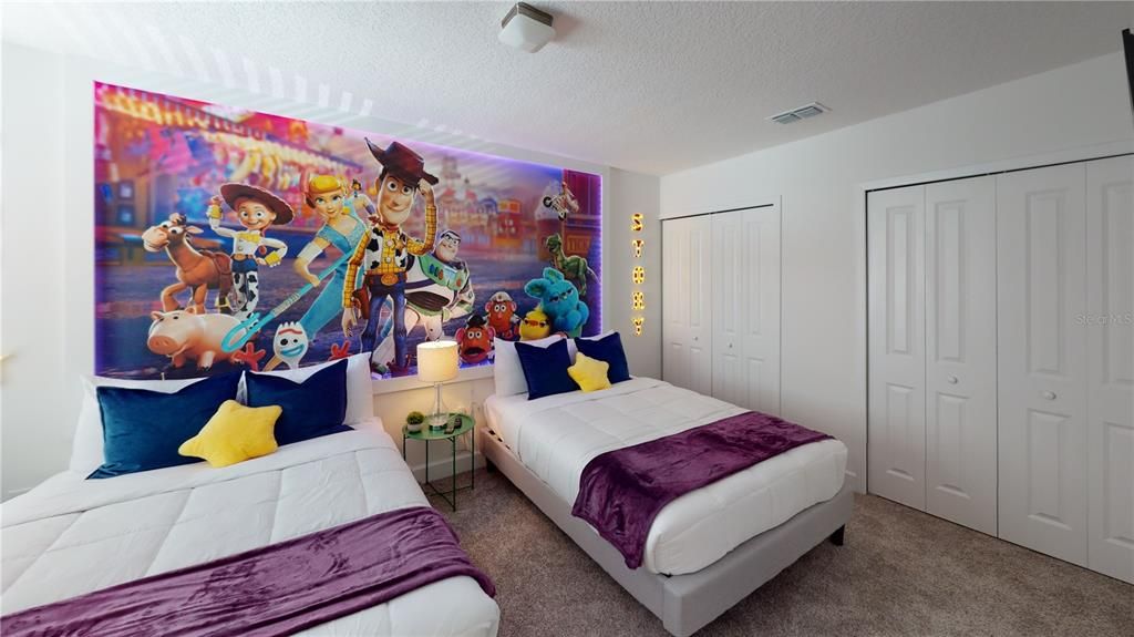 Active With Contract: $2,300 (3 beds, 2 baths, 1591 Square Feet)