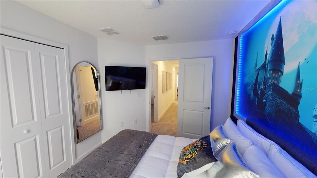 Active With Contract: $2,300 (3 beds, 2 baths, 1591 Square Feet)