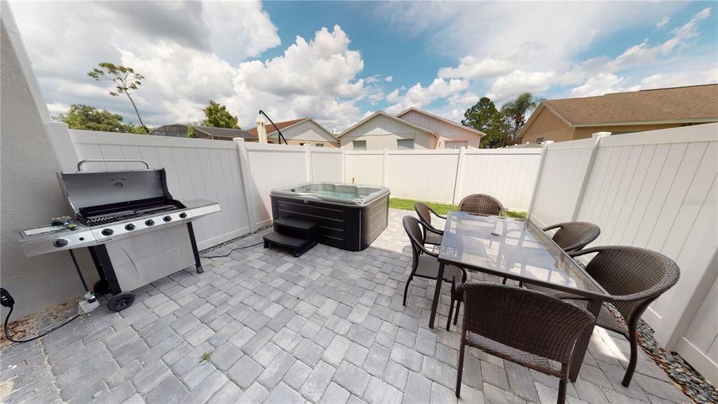 Active With Contract: $2,300 (3 beds, 2 baths, 1591 Square Feet)