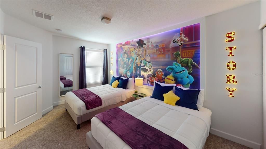 Active With Contract: $2,300 (3 beds, 2 baths, 1591 Square Feet)