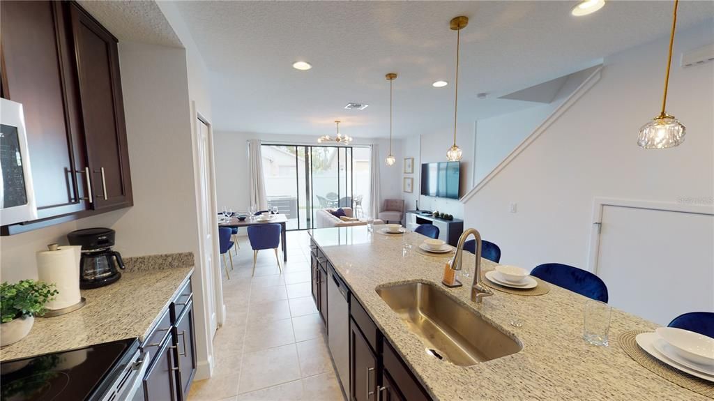 Active With Contract: $2,300 (3 beds, 2 baths, 1591 Square Feet)