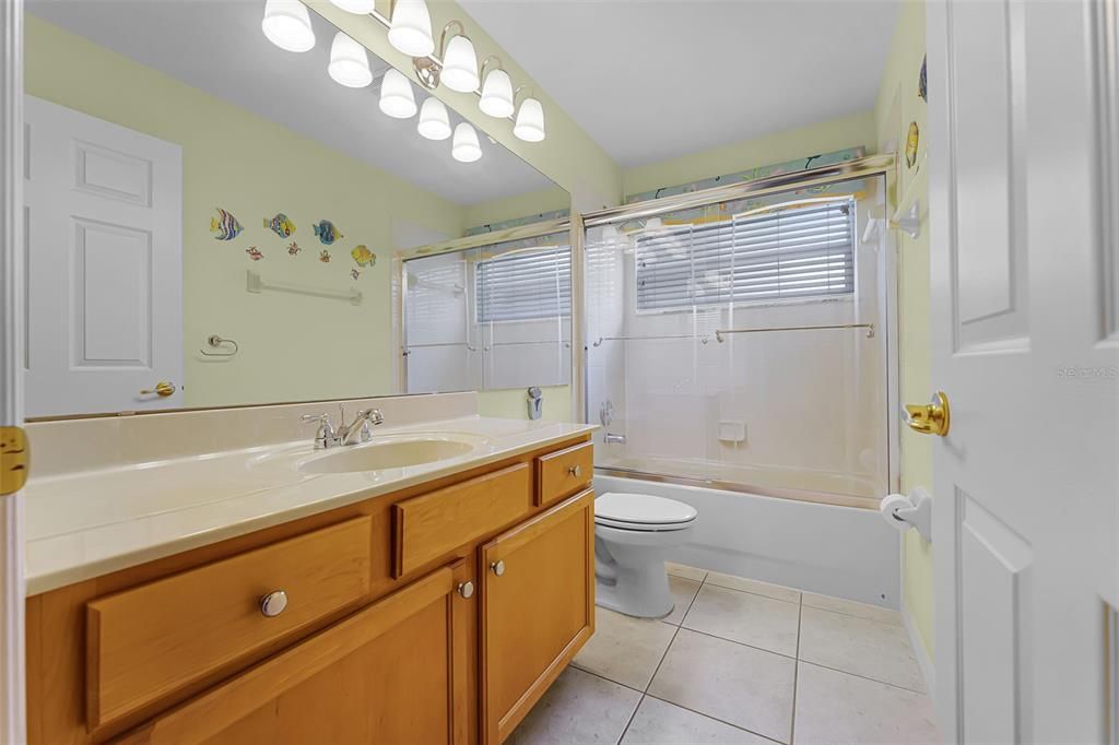 Под контрактом: $530,000 (4 спален, 2 ванн, 2272 Квадратных фут)