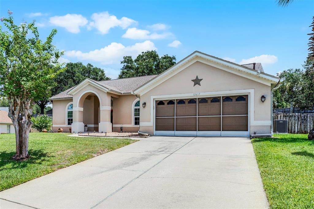 Под контрактом: $530,000 (4 спален, 2 ванн, 2272 Квадратных фут)