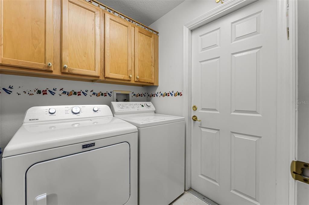 Под контрактом: $530,000 (4 спален, 2 ванн, 2272 Квадратных фут)