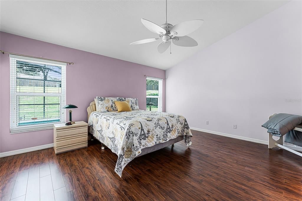 Под контрактом: $530,000 (4 спален, 2 ванн, 2272 Квадратных фут)