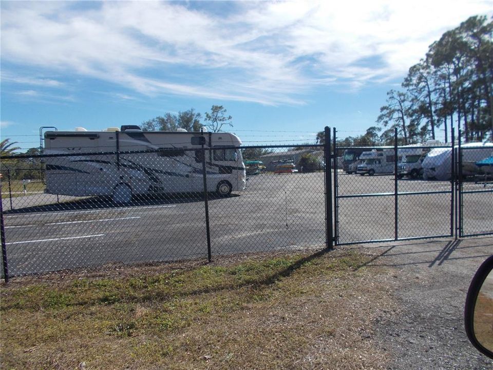 待售: $6,500 (0.11 acres)