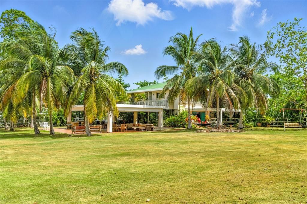 最近售出: $750,000 (4 贝兹, 2 浴室, 2041 平方英尺)