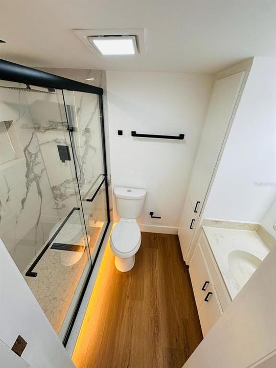 合同活跃: $214,000 (2 贝兹, 2 浴室, 1060 平方英尺)