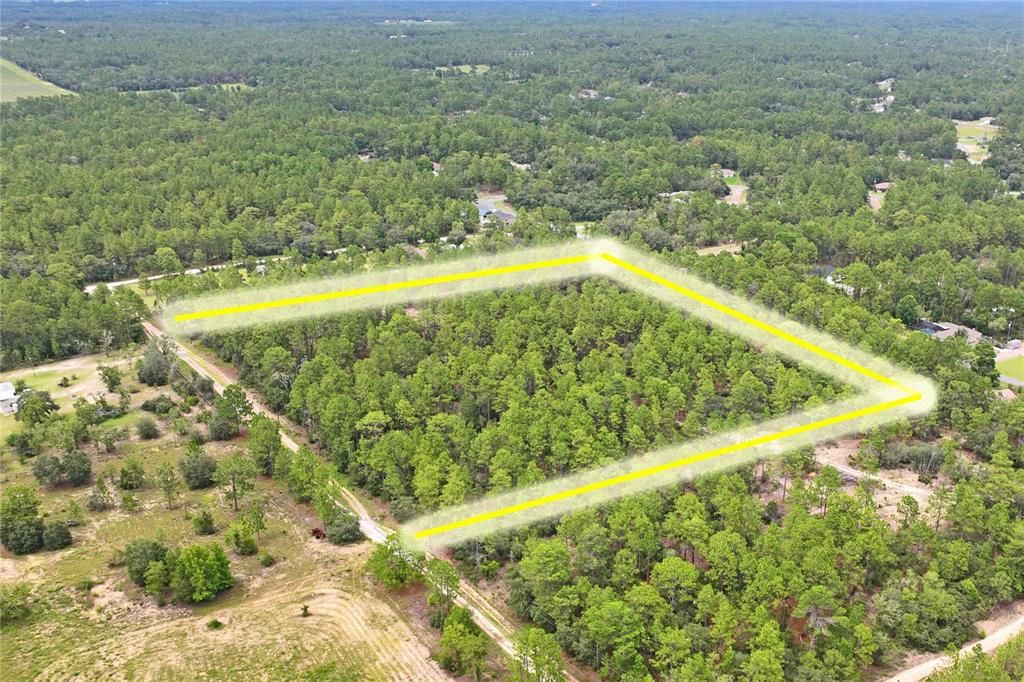 На продажу: $449,000 (16.39 acres)