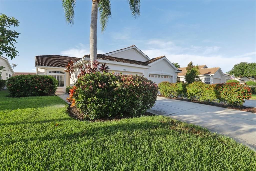 For Sale: $325,000 (2 beds, 2 baths, 1357 Square Feet)