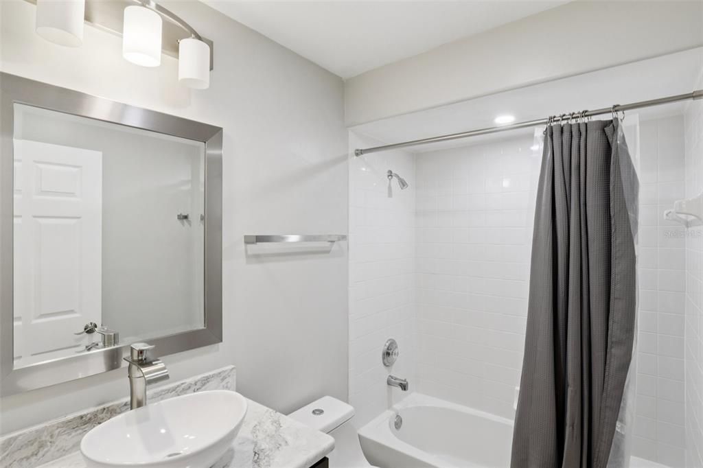 For Sale: $325,000 (2 beds, 2 baths, 1357 Square Feet)