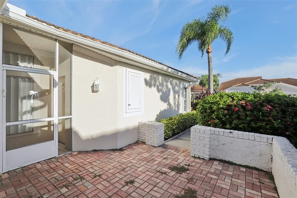 For Sale: $325,000 (2 beds, 2 baths, 1357 Square Feet)