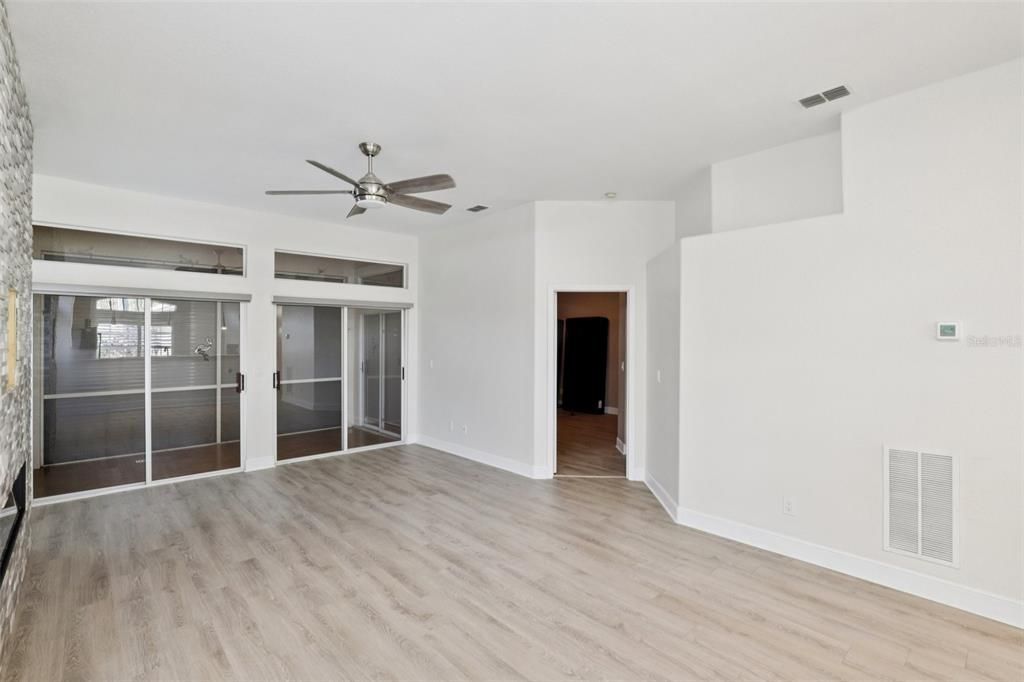 For Sale: $325,000 (2 beds, 2 baths, 1357 Square Feet)