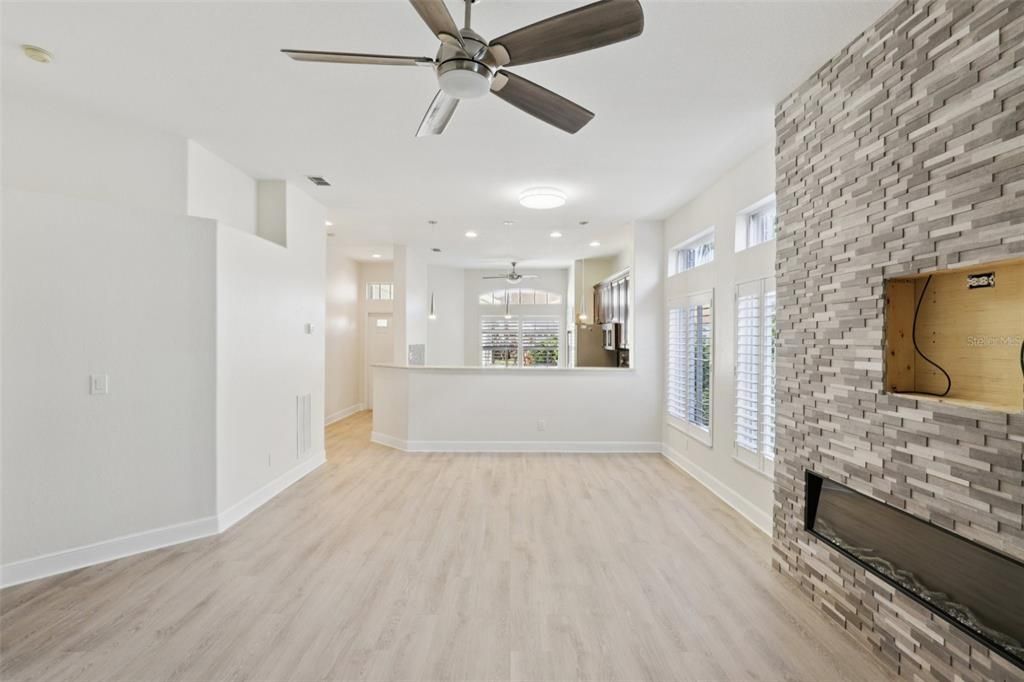 For Sale: $325,000 (2 beds, 2 baths, 1357 Square Feet)