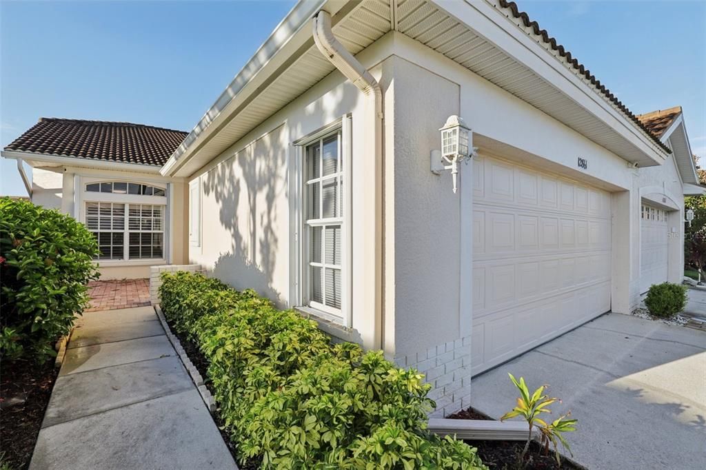 For Sale: $325,000 (2 beds, 2 baths, 1357 Square Feet)