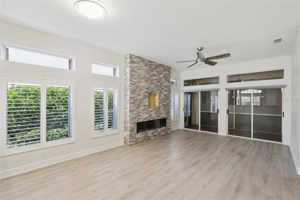 For Sale: $325,000 (2 beds, 2 baths, 1357 Square Feet)