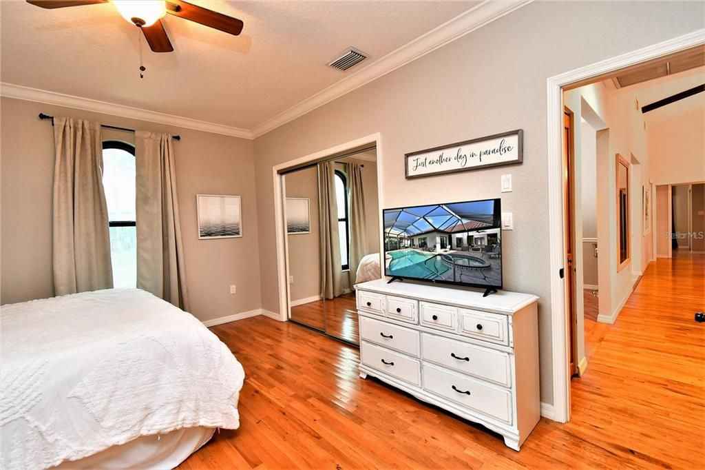 待售: $1,099,999 (4 贝兹, 3 浴室, 3448 平方英尺)