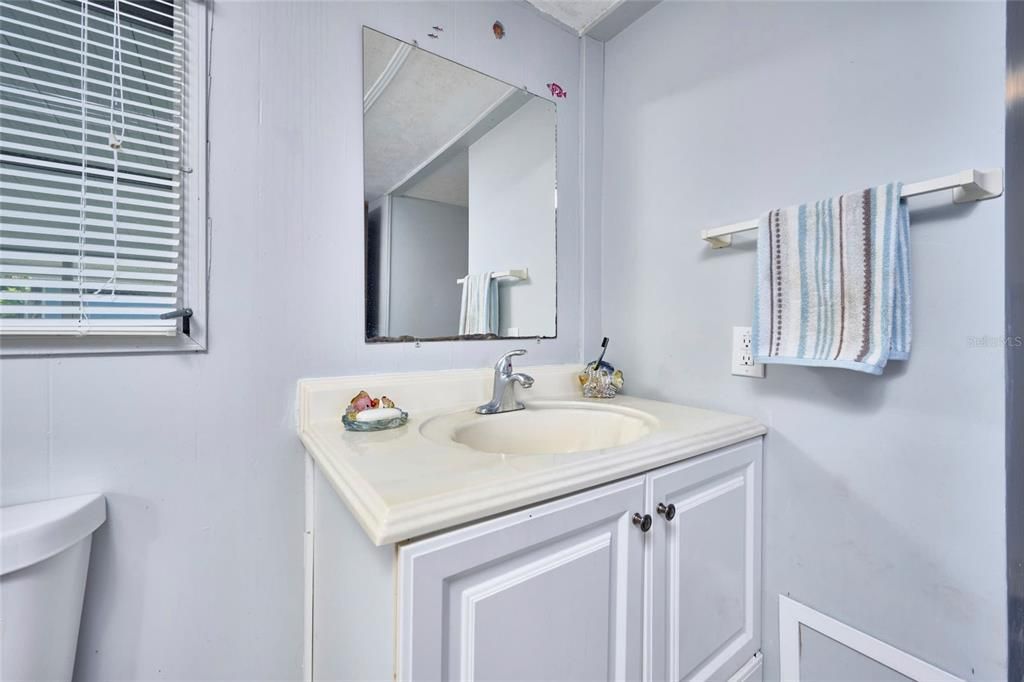 待售: $87,000 (2 贝兹, 2 浴室, 720 平方英尺)