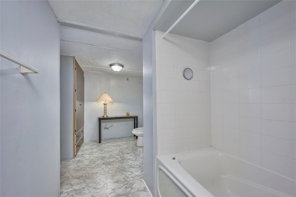 待售: $87,000 (2 贝兹, 2 浴室, 720 平方英尺)