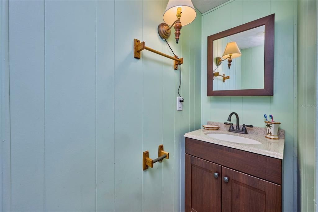 待售: $87,000 (2 贝兹, 2 浴室, 720 平方英尺)