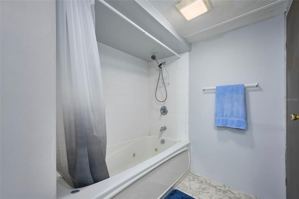 待售: $87,000 (2 贝兹, 2 浴室, 720 平方英尺)