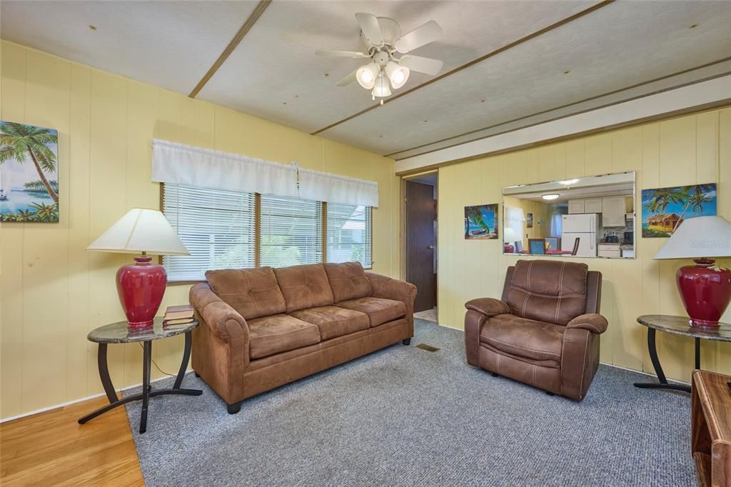 待售: $87,000 (2 贝兹, 2 浴室, 720 平方英尺)