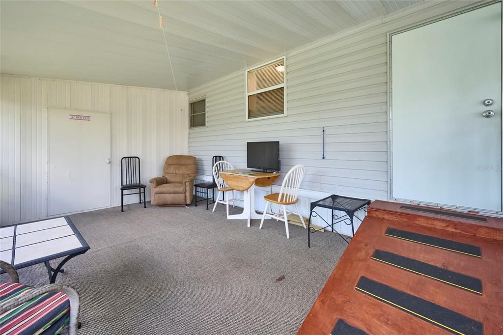 待售: $87,000 (2 贝兹, 2 浴室, 720 平方英尺)