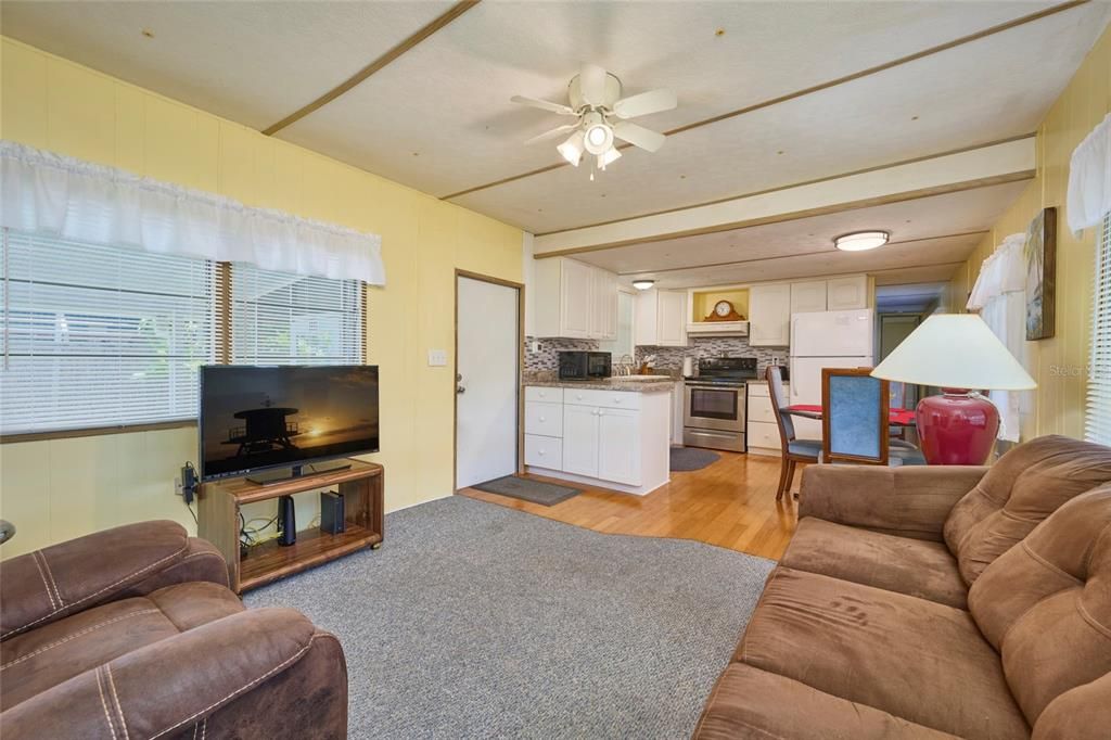 待售: $87,000 (2 贝兹, 2 浴室, 720 平方英尺)