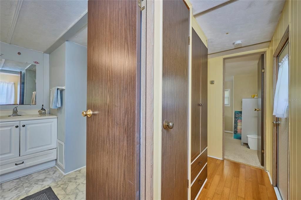 待售: $87,000 (2 贝兹, 2 浴室, 720 平方英尺)