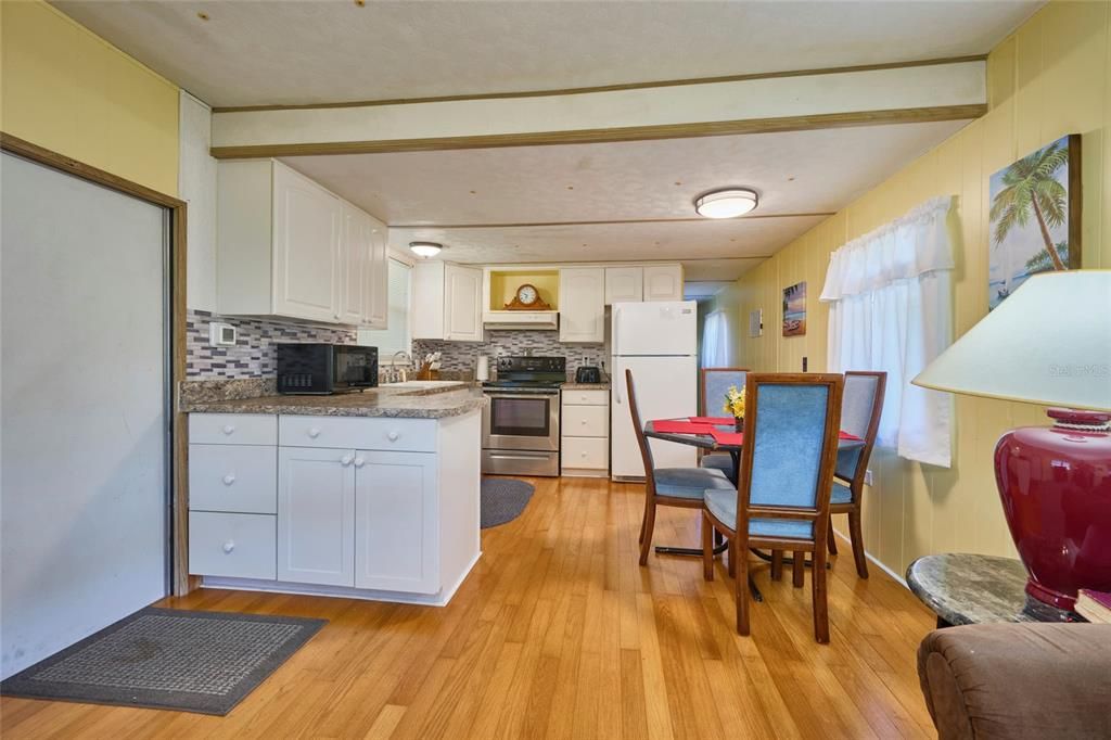 待售: $87,000 (2 贝兹, 2 浴室, 720 平方英尺)