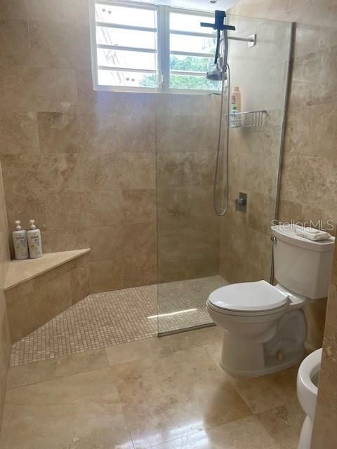 出租: $6,000 (4 贝兹, 2 浴室, 4000 平方英尺)