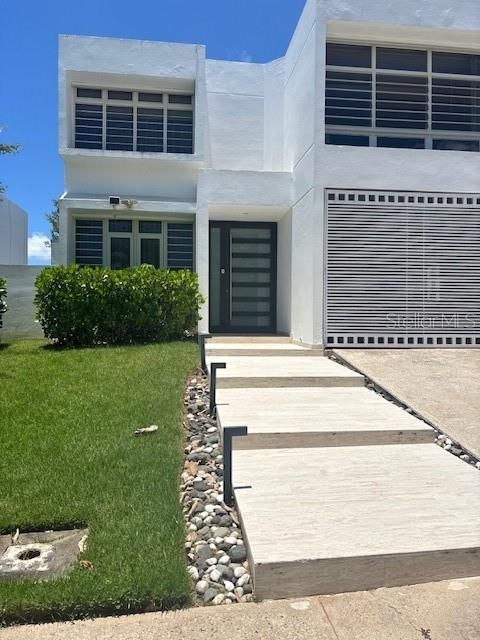 出租: $6,000 (4 贝兹, 2 浴室, 4000 平方英尺)