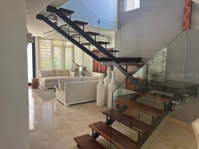 出租: $6,000 (4 贝兹, 2 浴室, 4000 平方英尺)