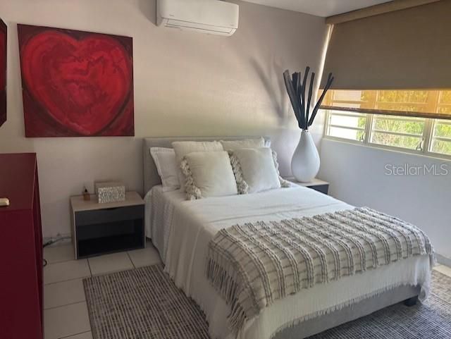 出租: $6,000 (4 贝兹, 2 浴室, 4000 平方英尺)