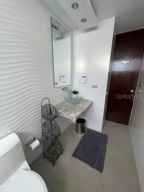 出租: $6,000 (4 贝兹, 2 浴室, 4000 平方英尺)