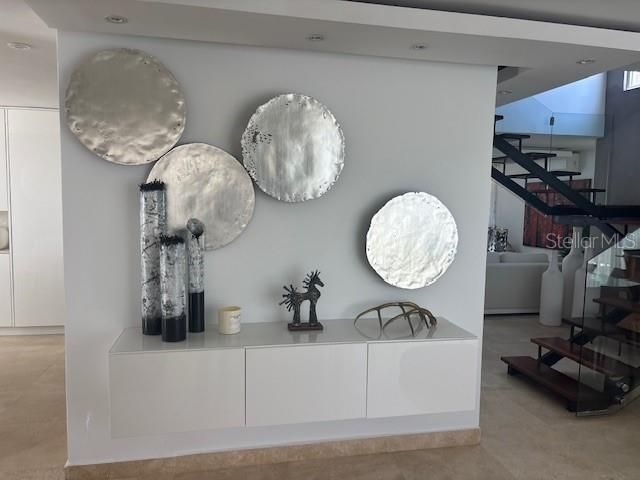 出租: $6,000 (4 贝兹, 2 浴室, 4000 平方英尺)