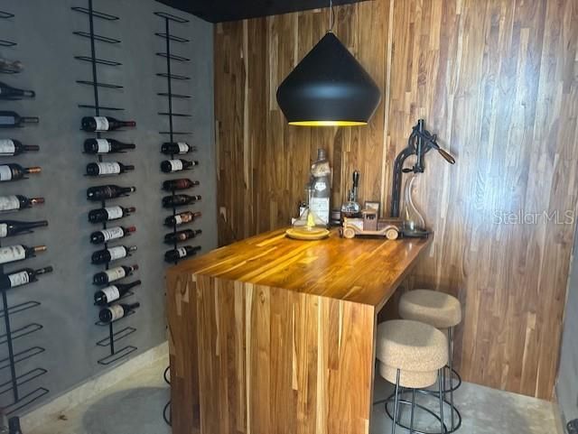 出租: $6,000 (4 贝兹, 2 浴室, 4000 平方英尺)