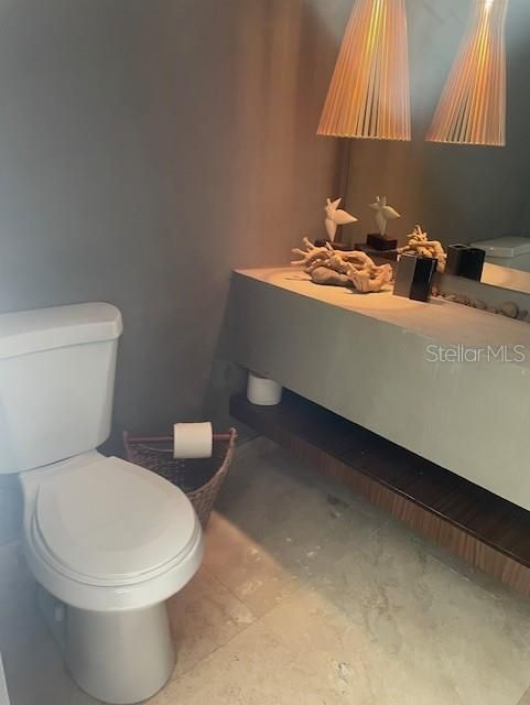 出租: $6,000 (4 贝兹, 2 浴室, 4000 平方英尺)