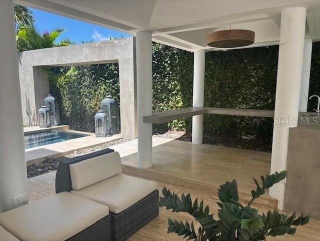 出租: $6,000 (4 贝兹, 2 浴室, 4000 平方英尺)