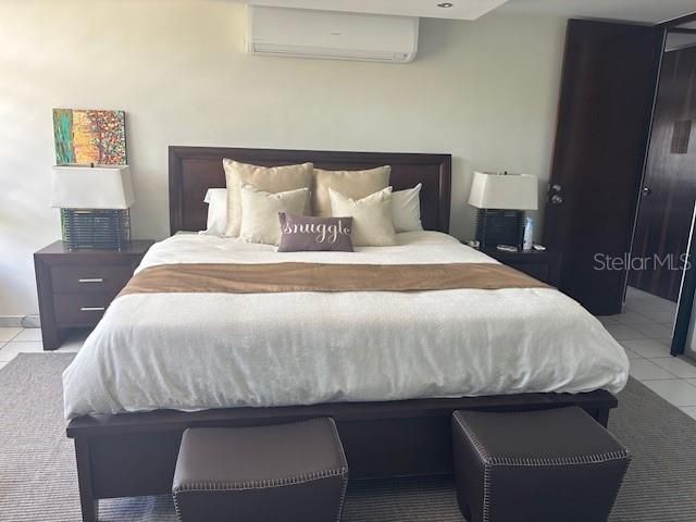 出租: $6,000 (4 贝兹, 2 浴室, 4000 平方英尺)