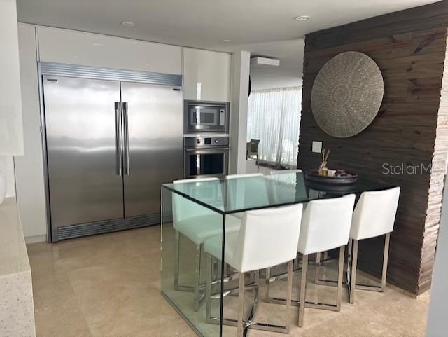 出租: $6,000 (4 贝兹, 2 浴室, 4000 平方英尺)