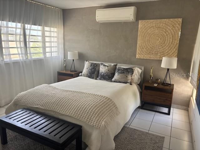 出租: $6,000 (4 贝兹, 2 浴室, 4000 平方英尺)